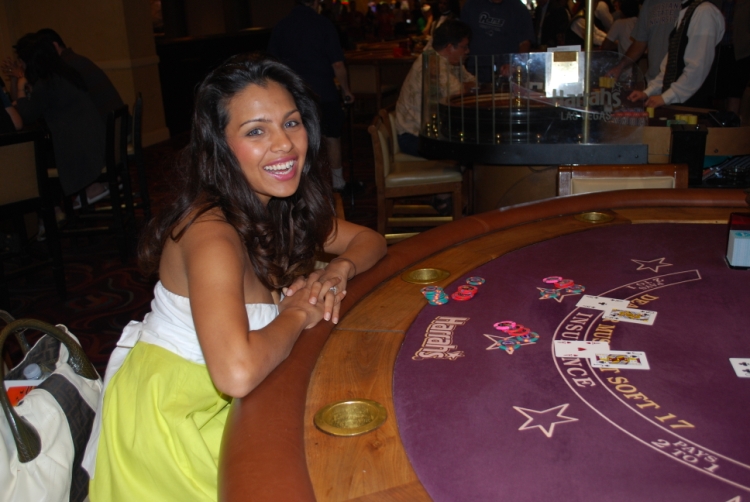 فتاة تمارس الجنس الفموي