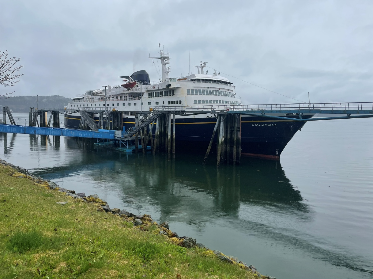 رست السفينة MV Columbia في جونو