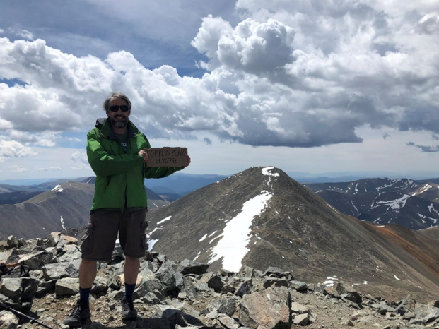 قمة توريس، مع قمة غرايز في الخلفية