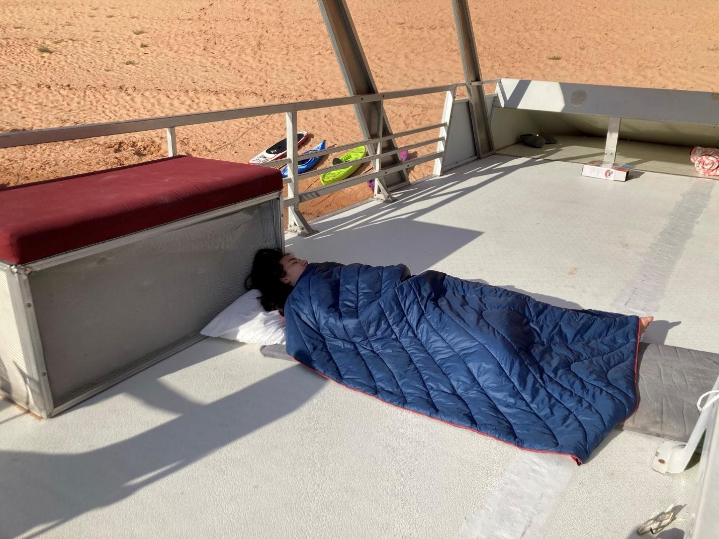 النوم تحت سماء مرصعة بالنجوم