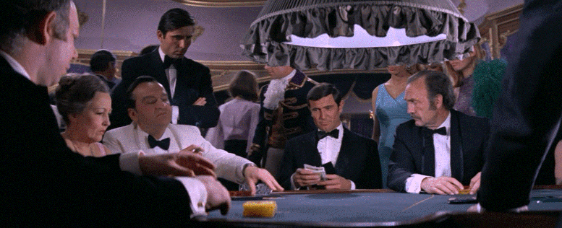 في خدمة جلالتها السرية