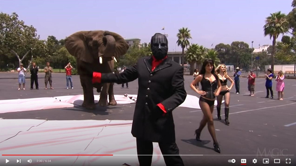 فيديو الساحر المقنع