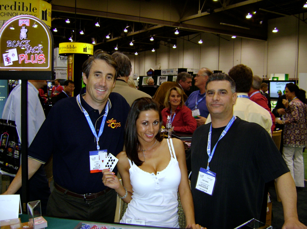 مع أحد عملائي السعداء وعارضته الجميلة