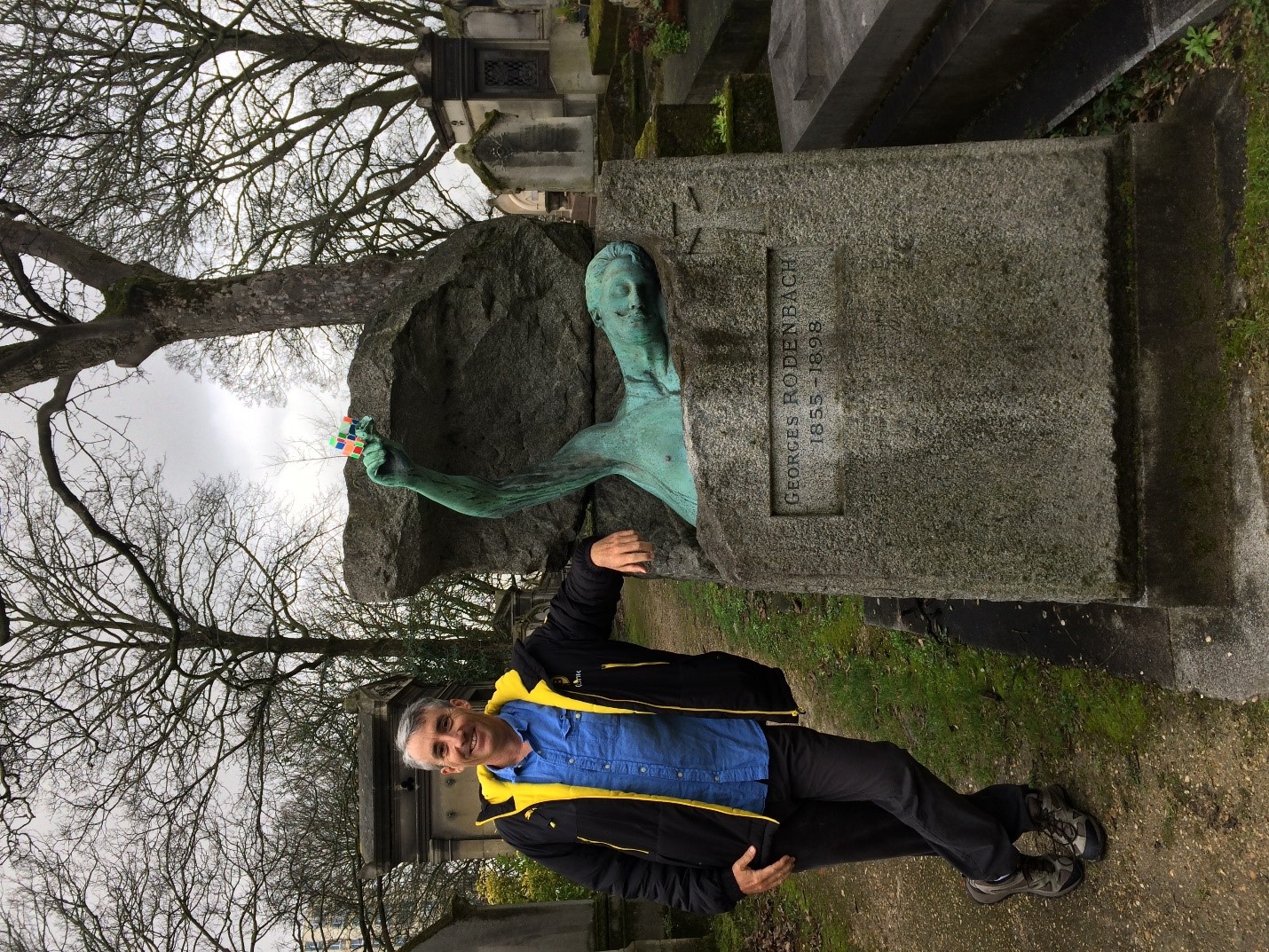 شاهد القبر العشوائي