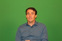 مايك - خلفية خضراء